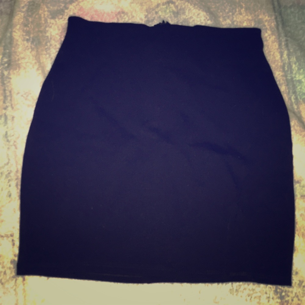 Black skirt with slit